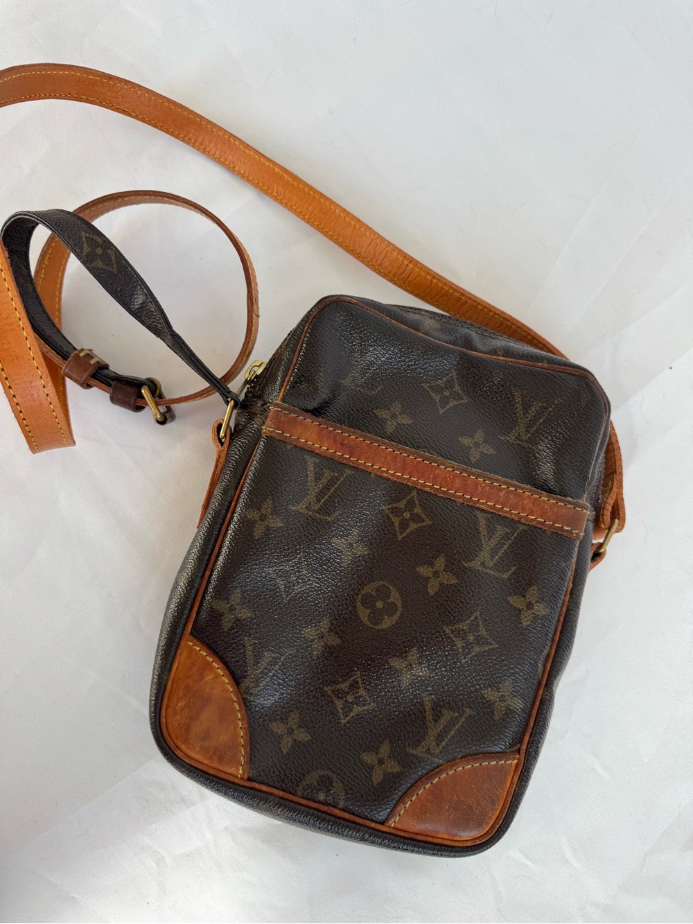 Louis Vuitton Danube Vintage Monogram Messenger Crossbody with Tan Trim - Picture 1 of 10